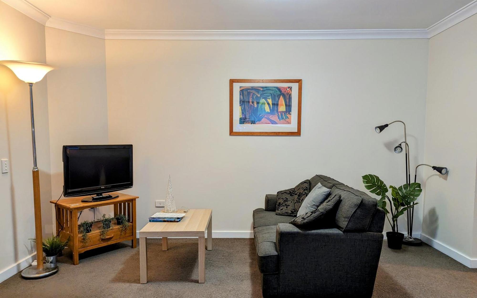 Lovely City Apartment With Private Courtyard, Pool, Free Parking, Gym Перт Экстерьер фото