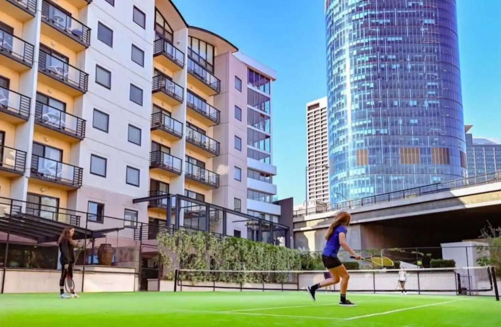 Lovely City Apartment With Private Courtyard, Pool, Free Parking, Gym Перт Экстерьер фото